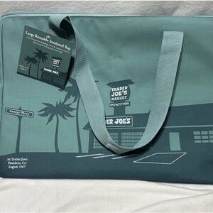🔹NEW COLOR 🔹Trader Joe’s Blue Insulated Cooler Bag